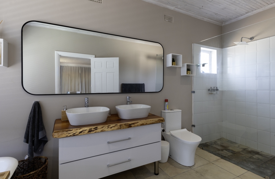 5 Bedroom Property for Sale in West Beach Eastern Cape